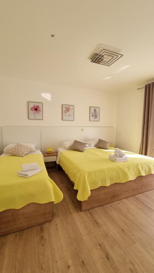 Apartmani Palma Novalja Exterior photo