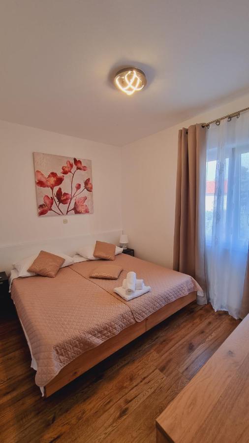 Apartmani Palma Novalja Exterior photo