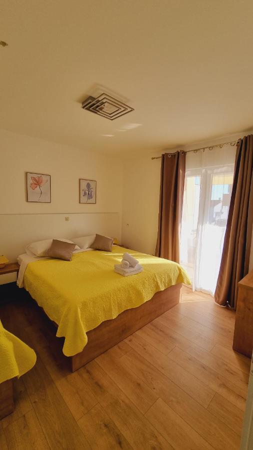 Apartmani Palma Novalja Exterior photo