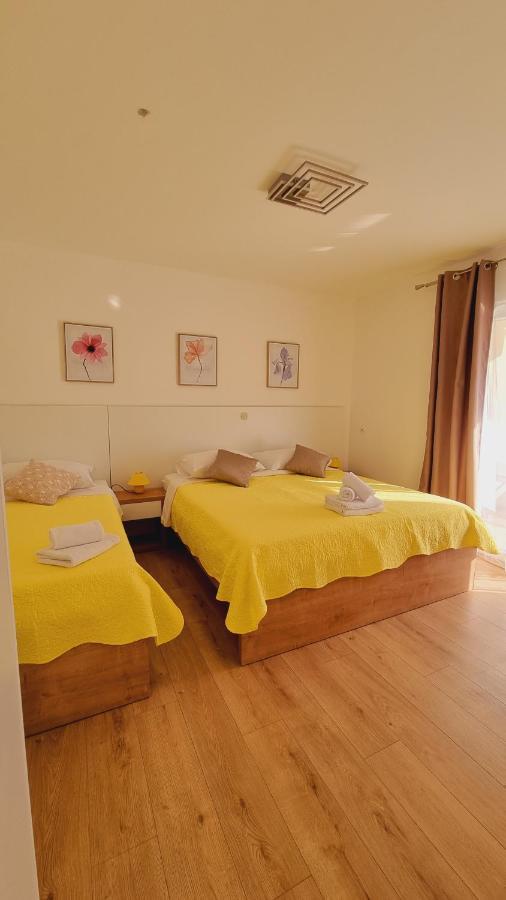 Apartmani Palma Novalja Exterior photo