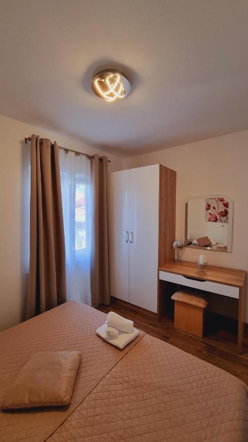 Apartmani Palma Novalja Exterior photo