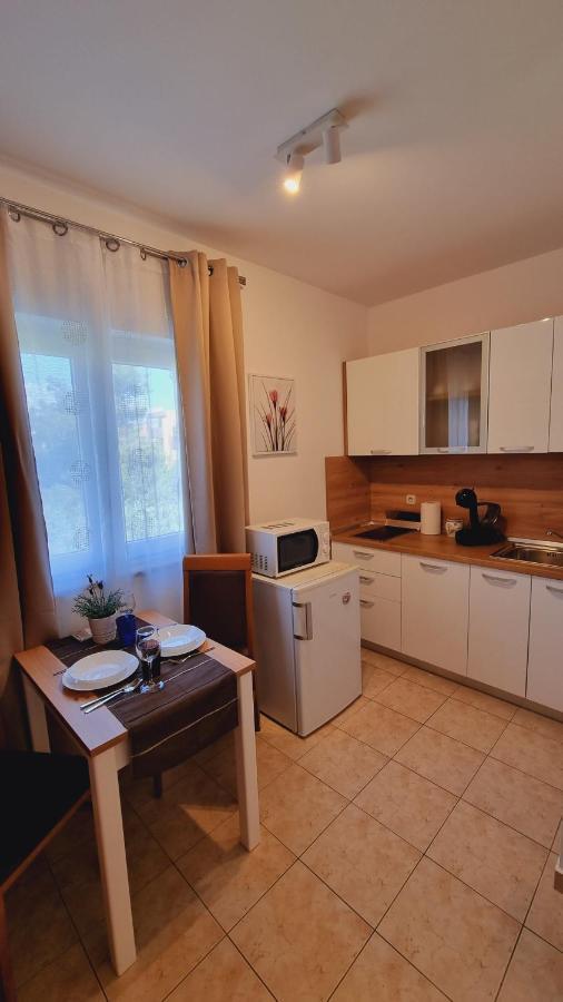 Apartmani Palma Novalja Exterior photo