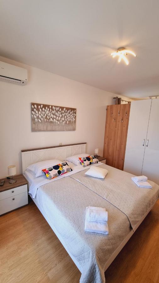 Apartmani Palma Novalja Exterior photo