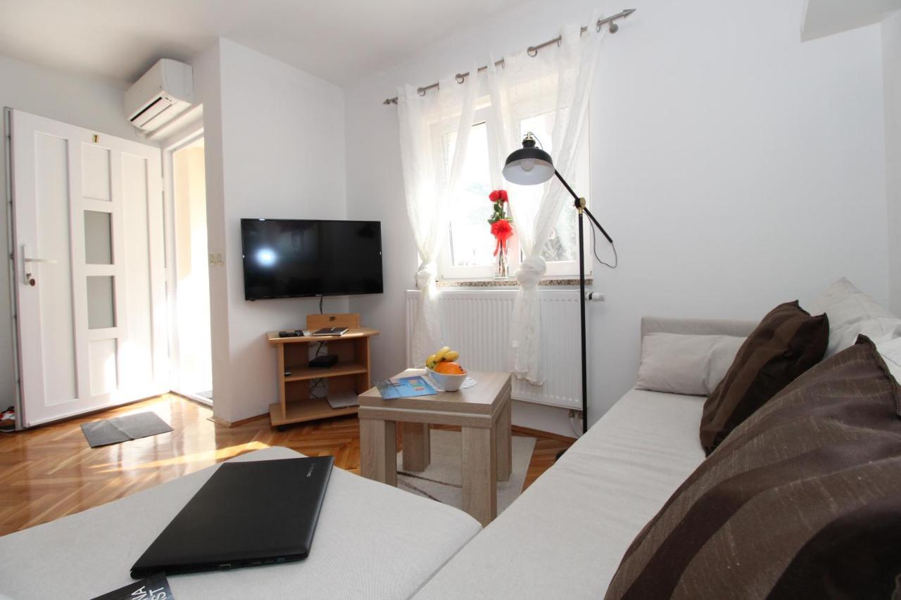 Apartmani Palma Novalja Exterior photo